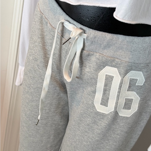 Edikted Gray 06 Sweatpants Size M - Picture 3 of 4